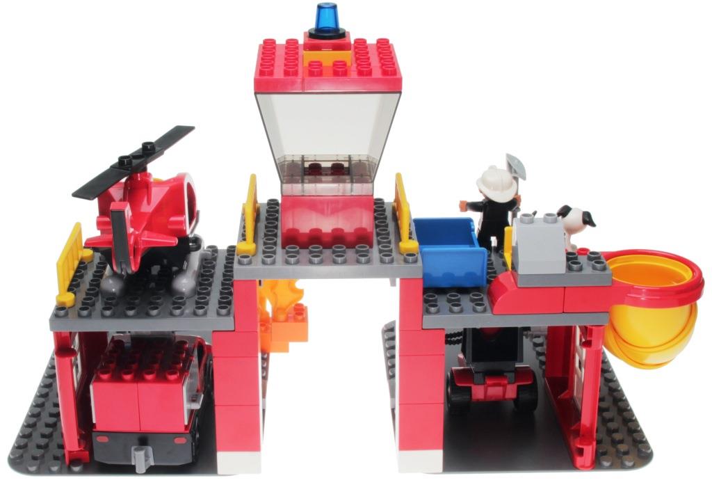 LOT LEGO DUPLO 5601 caserne pompier + 5602 Poste de Police